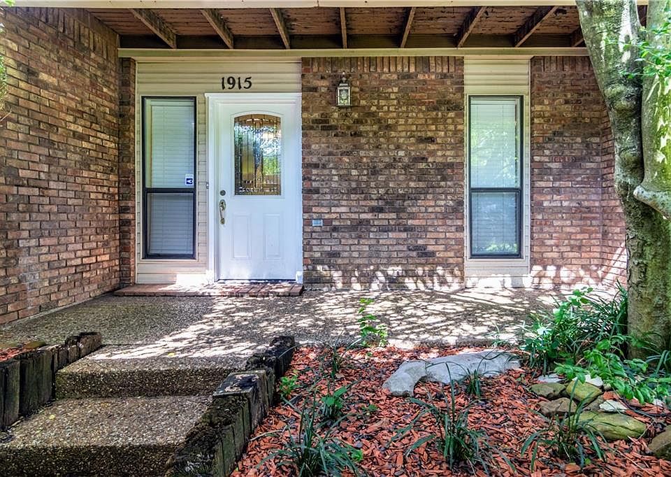 1st image of 1915 N East Oaks Dr