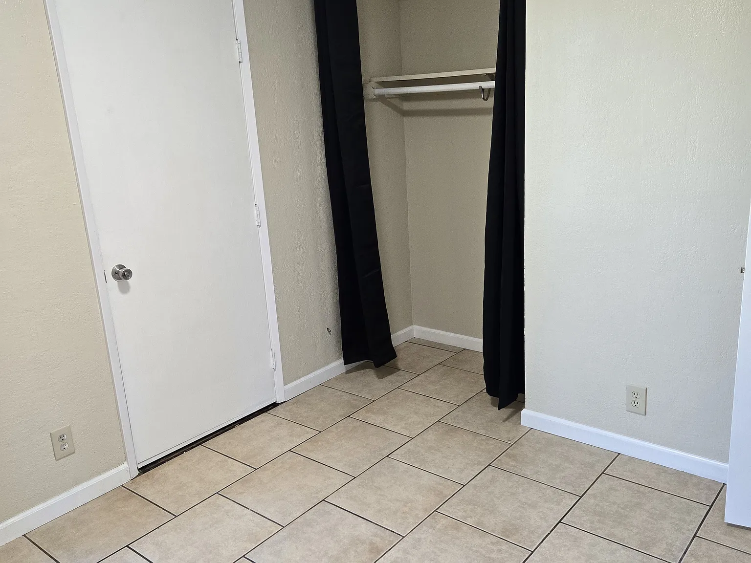 3 bed, 1000 sqft, $2,600 — Photo 4