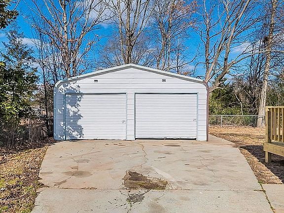 5th image of 2915 Wedgedale Ave