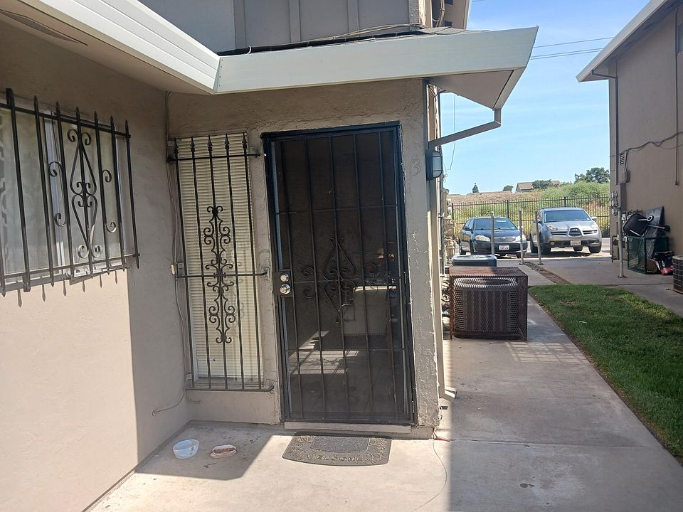 2nd image of 446 Caribrook Way APT 3