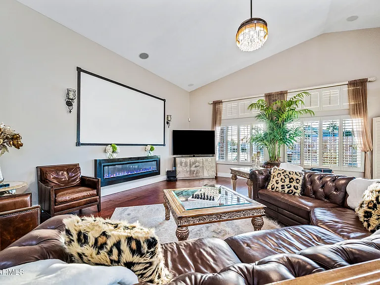 1817 E Willow Tree Ct — Photo 6