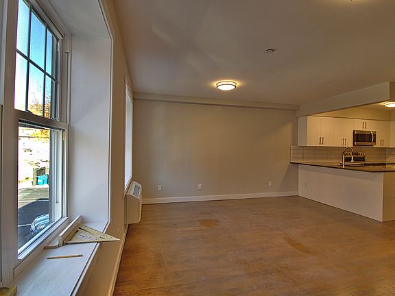 5th image of 3590 Greystone Ave #4