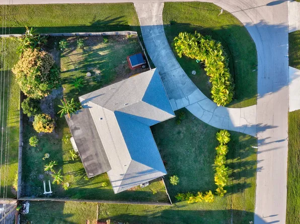 1902 SE South Buttonwood Drive, Port St Lucie, FL 34952