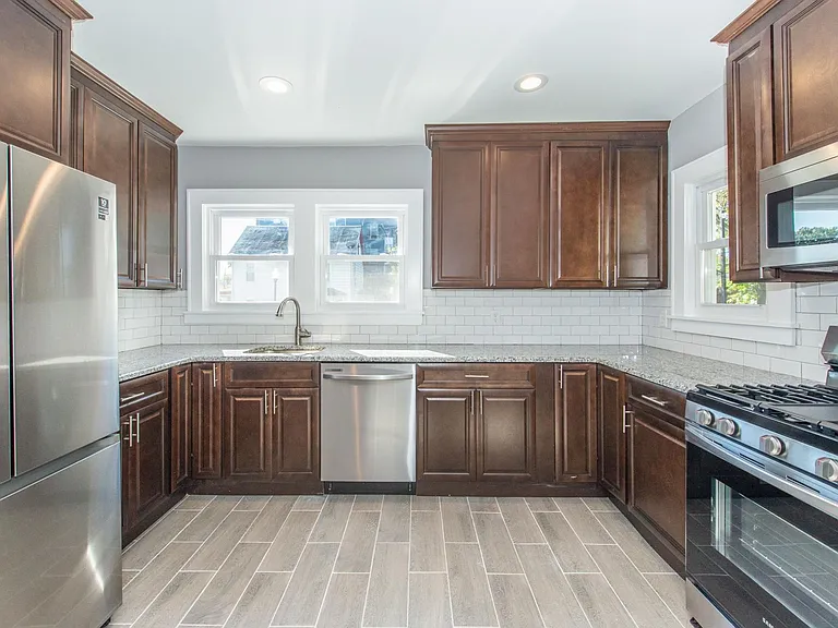 114 Sheridan Ave — Photo 15