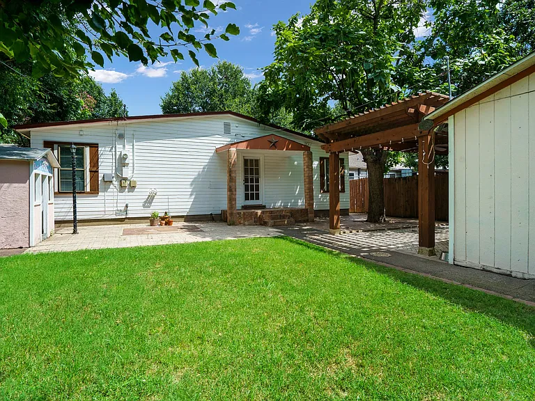 3135 Hedgerow Dr — Photo 30