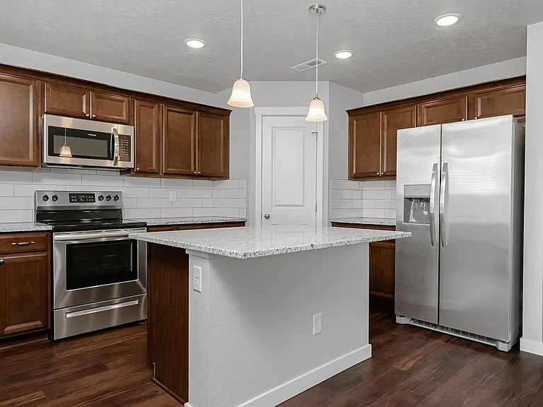 678 E Taper St — Photo 3