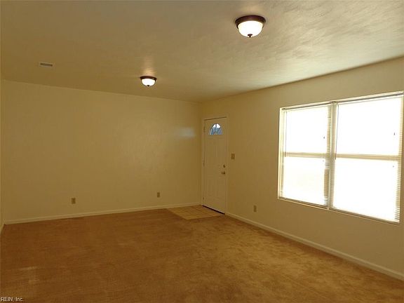 4th image of 2107 Pretty Lake Ave APT 15