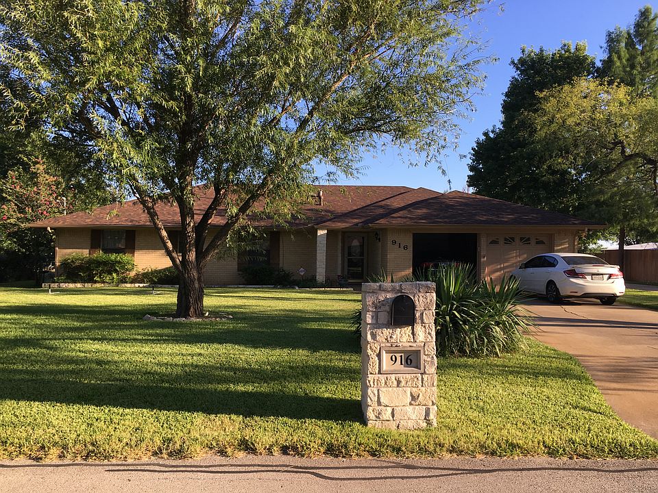 1st image of 916 Crockett Dr