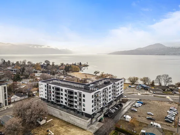 3051 Abbott St #204, Kelowna, BC V1Y 1G9