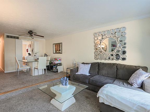 5th image of 1037 Stratford Ct