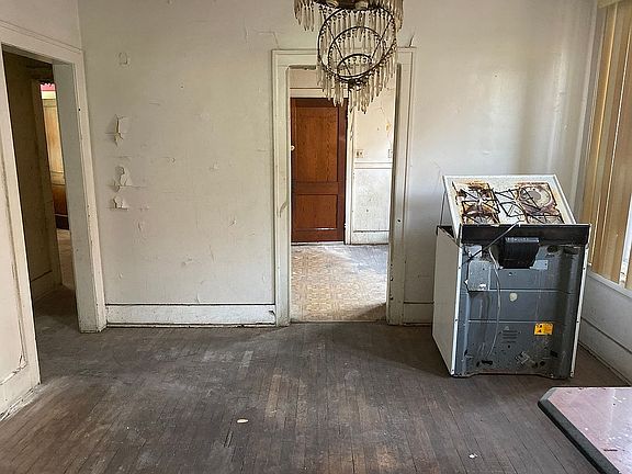 4th image of 616 Englewood St