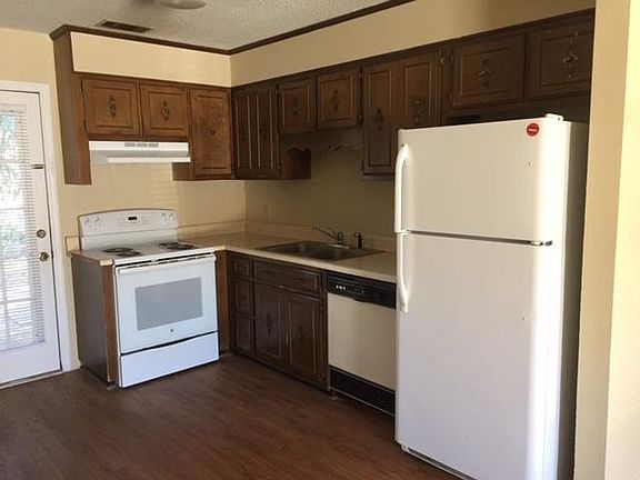 2nd image of 100 Lanier Dr APT 4