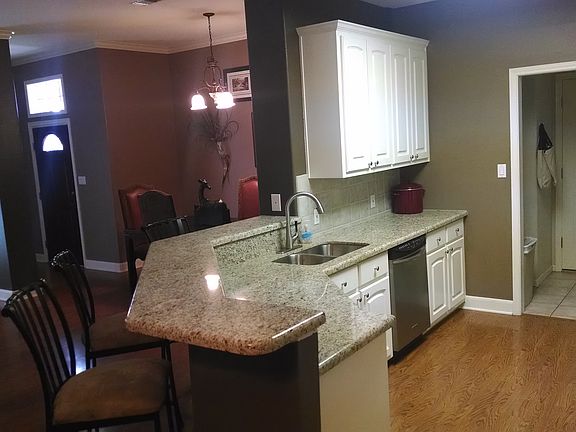 2nd image of 122 Tradewind Dr