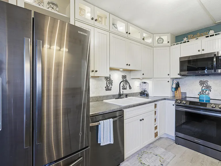 355 S Ocean Dr #106 — Photo 8
