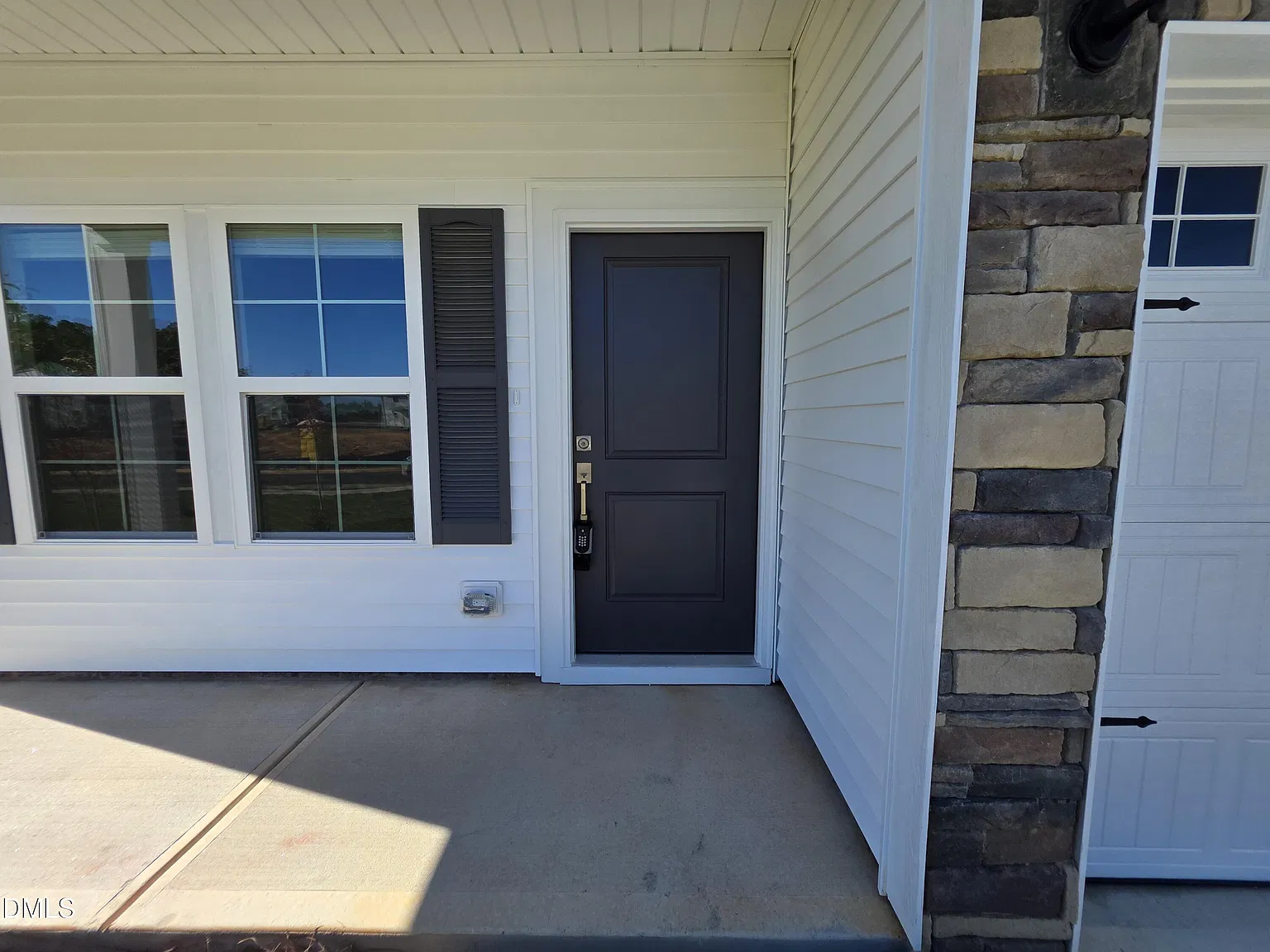 4 bed, 3.0 bath, 2300 sqft, $2,390 — Photo 3