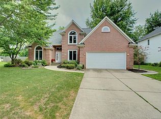 110 Pinelake Dr, Williamsville, NY 14221