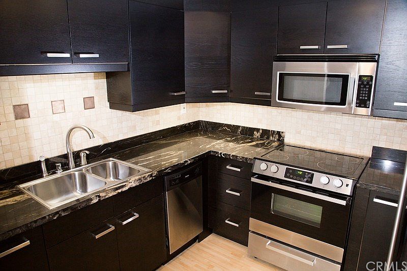 1st image of 13 Glenoaks #21