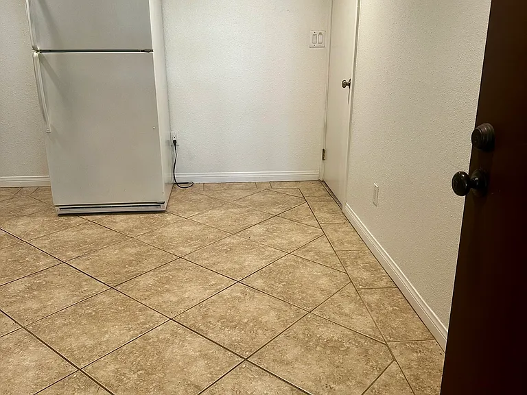 3621 N Hermosa Pl — Photo 3