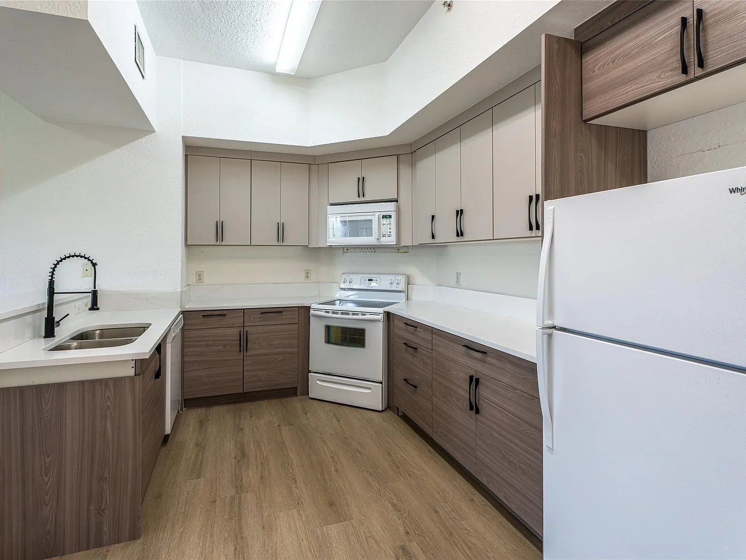 3 bed, 2.0 bath, 1250 sqft, $2,500 — Photo 4