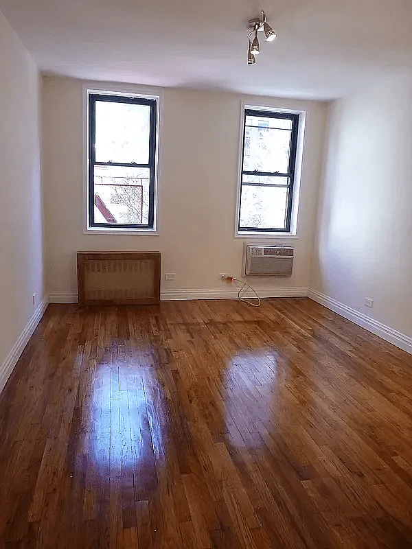 Building Photo - 326 E 25th St #3A