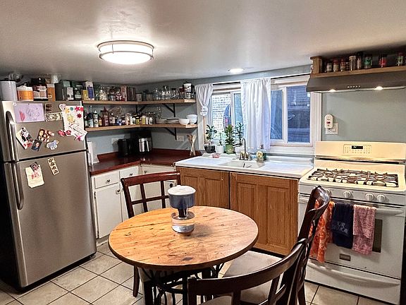 4th image of 5115 W Eddy St #3