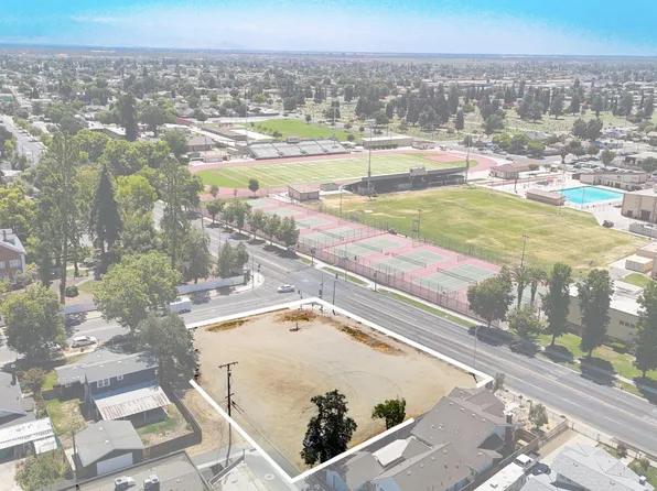 708 E Tulare Avenue, Tulare, CA 93274