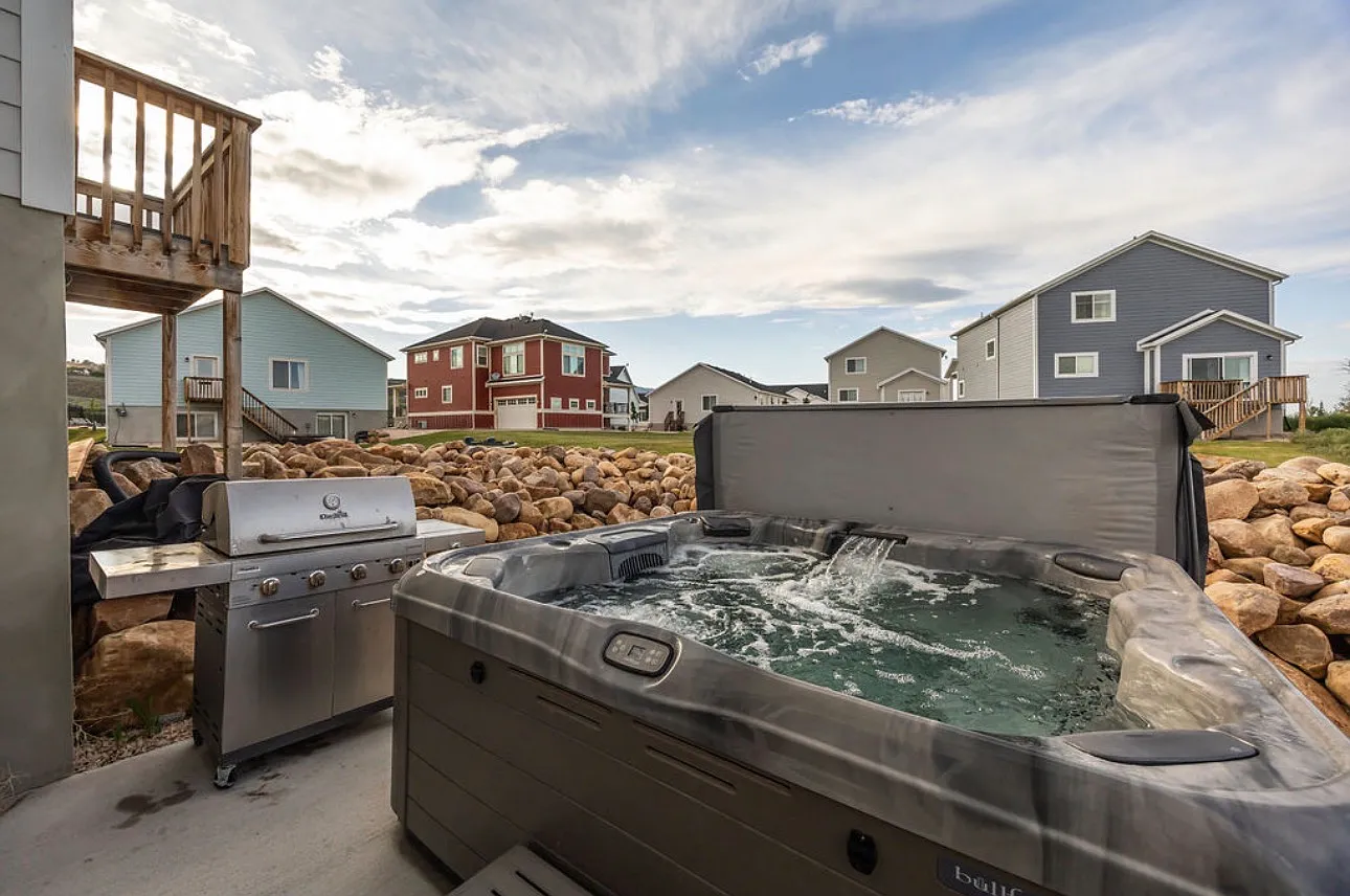 6 bed, 3.5 bath, 3400 sqft, $2,400 — Photo 4