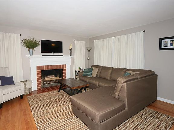 3rd image of 2627 Bonnie Dr