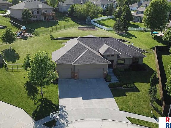 3rd image of 17113 Fairway Cir