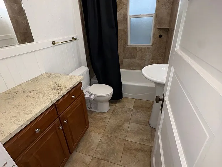 678 S Corona St — Photo 17
