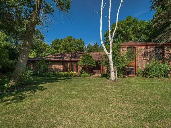 3945 Hillcrest Way, Deephaven, MN 55391