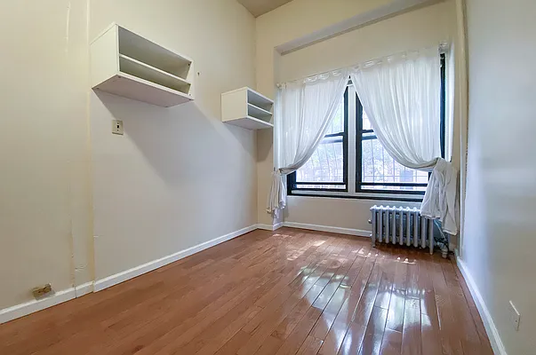 Rented by Coldwell Banker Warburg | media 2