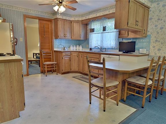 4th image of 3924 S Schenley Ave