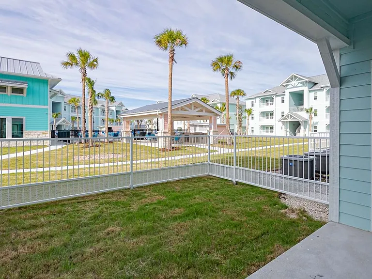 Tide On 35 Apartments — Photo 26
