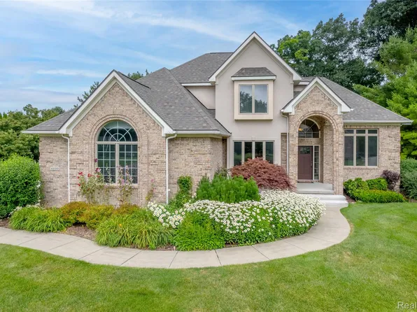 4230 Pavilion Ct, Fenton, MI 48430