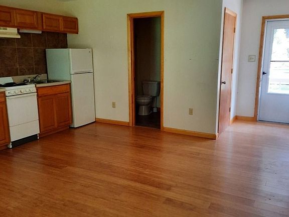 3rd image of 1339 Savannah Dr APT 7