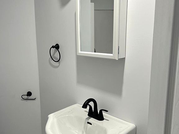 5th image of 1 Sturgeon Bay Rd