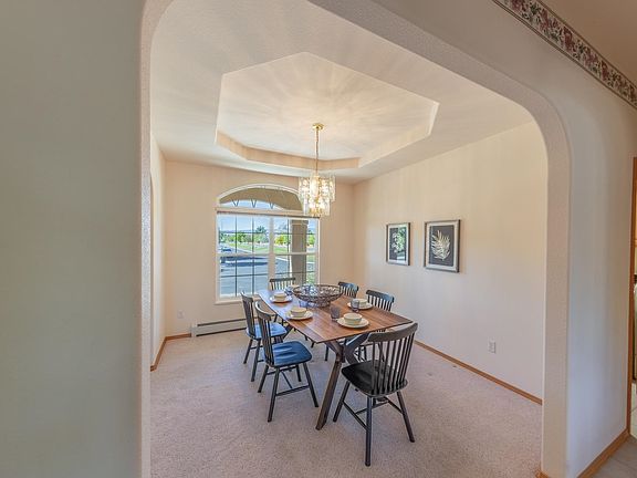 3rd image of 2802 Grand View Cir