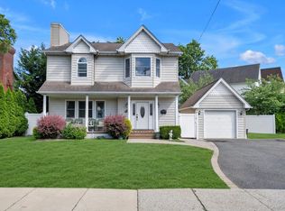 146 Melville Rd, Farmingdale, NY 11735