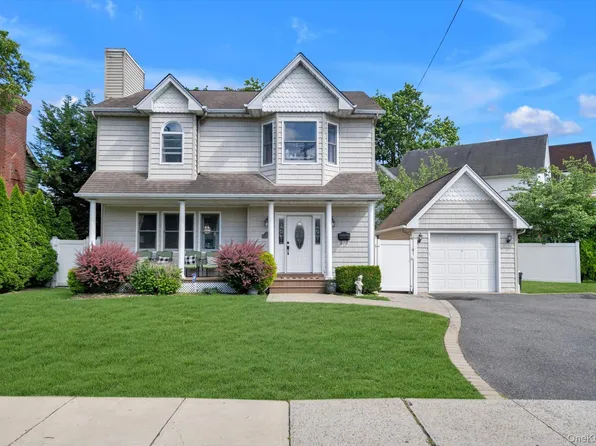 146 Melville Road, Farmingdale, NY 11735