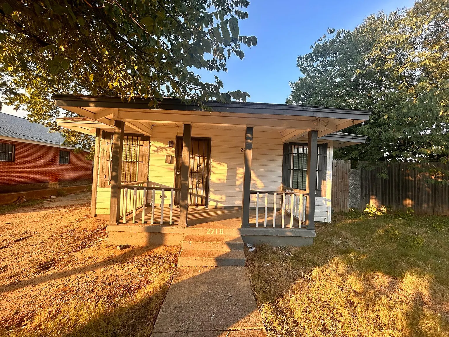 2710 Mitchell St photo 1