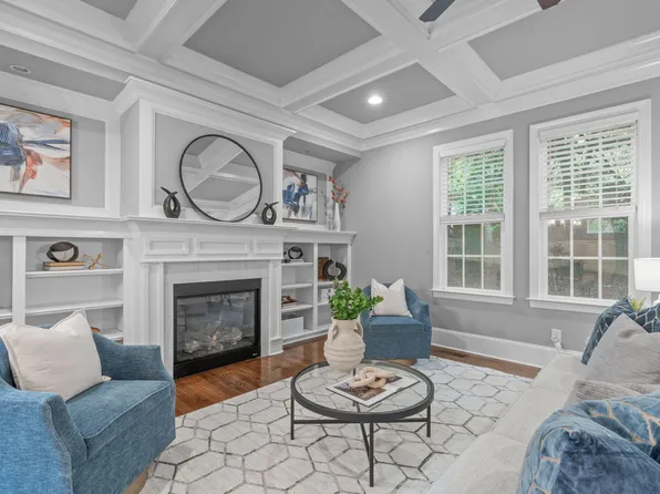 1104 Hobson Ct, Raleigh, NC 27607