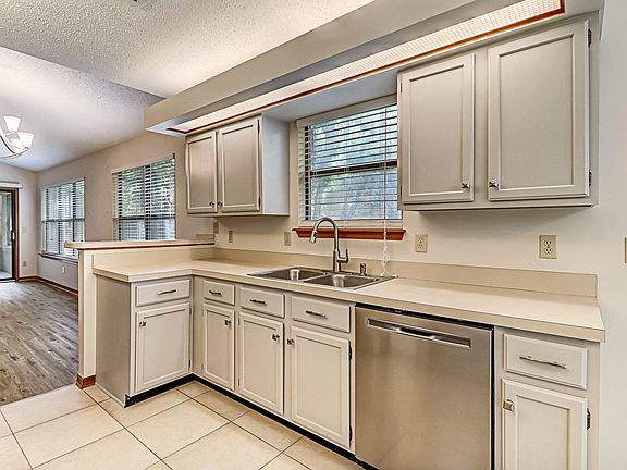 5th image of 1533 Canterbury Ln