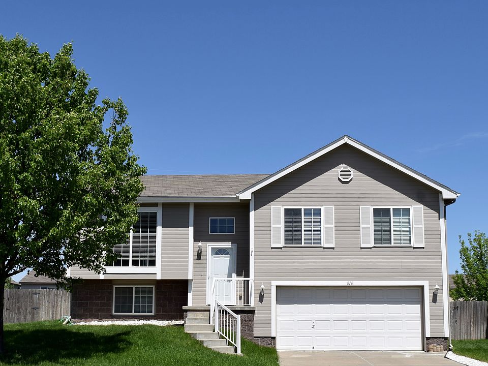 1st image of 816 Clearwater Dr