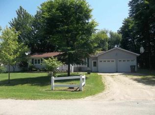6258 M Rd, Escanaba, MI 49829