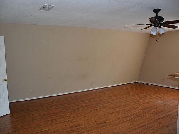 4th image of 110 E Stockbridge St #1