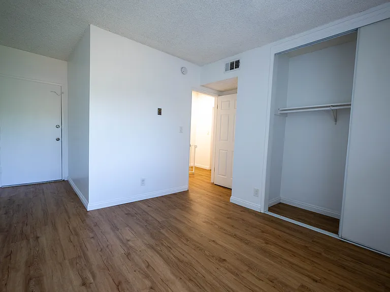 13059 Oxnard St #209 — Photo 9