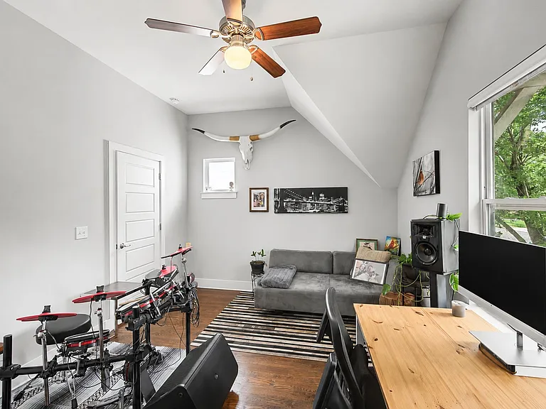 4808A Michigan Ave — Photo 44
