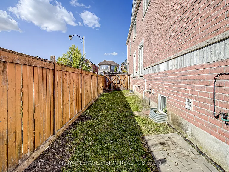 72 Jeanette St — Photo 33