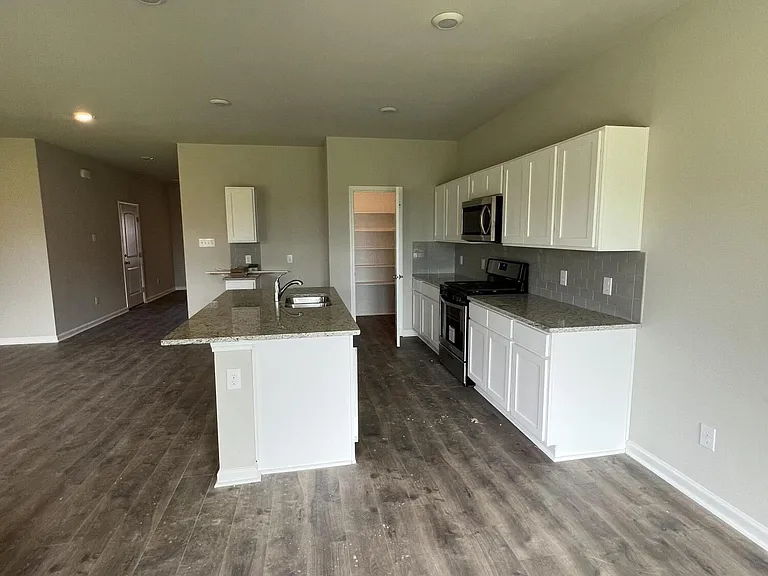 213 Garden Oaks Ave — Photo 15